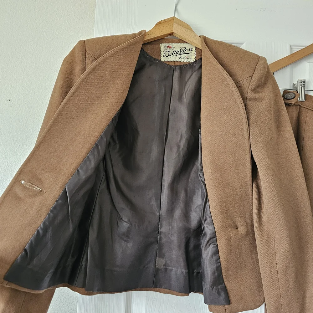 1940s Vintage Betty Rose S XS Wool Princess Seam Blazer Skirt Suit Set Camel WW2
